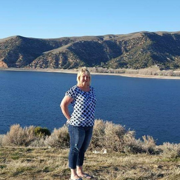 Meet your Posher, Carol - Picture 4 of 4